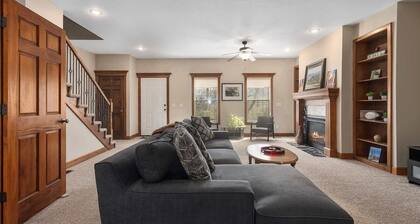 KC Townhouse: Sleeps 8, Close to FIFA 2026