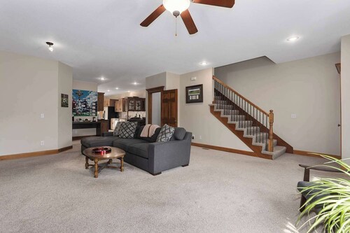 KC Townhouse: Sleeps 8, Close to FIFA 2026