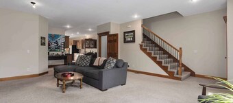 KC Townhouse: Sleeps 8, Close to FIFA 2026