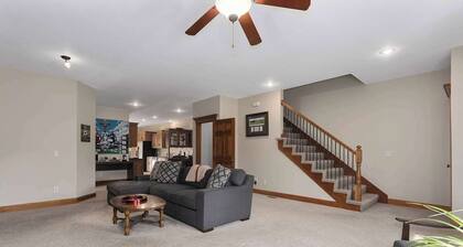 KC Townhouse: Sleeps 8, Close to FIFA 2026