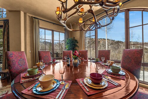 Family Lodge Retreat - Private Concierge Included!