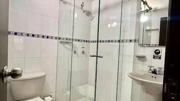 Standard trippelrum - icke-rökare - husdjur tillåtna | Badrum