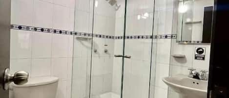Standard Triple Room, Non Smoking, Pets allowed | Bathroom