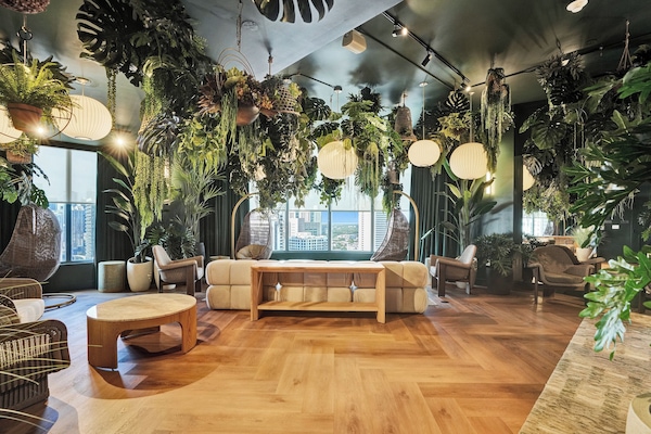 Bar lounge