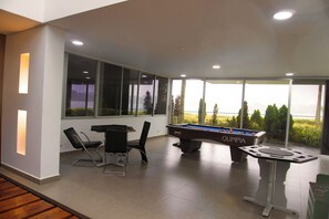 Games room - Vrbo Property (Peñol)