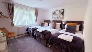 2 bedrooms, iron/ironing board, WiFi, bed sheets - Spacious 2BR Home | Sleeps 5 | Parking | Liverpool (Merseyside)