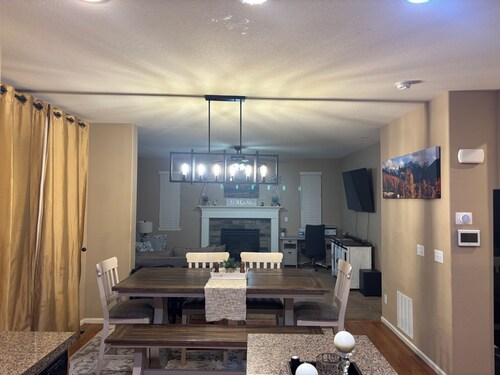 Quiet Private Room Near COS Airport, Military Bases & Downtown