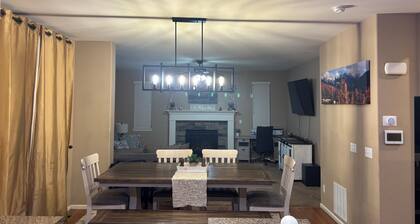 Quiet Private Room Near COS Airport, Military Bases & Downtown