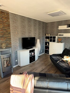 Living area - Cozy and private vacation home at Branitzer Park and near Cottbus Baltic Sea (Cottbus)