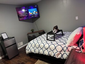 3 bedrooms, WiFi, bed sheets - Spacious 3BR Apartment Near NYC • Free Parking • Fast WiFi (Newark)