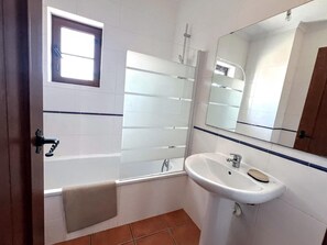 Shower, bidet, towels - Casa da Família - Mourão (Mourão)