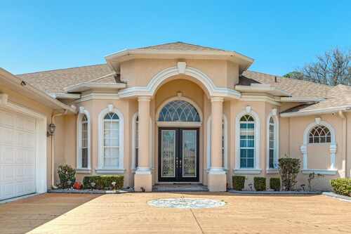 Pool & Lanai! Sophisticated Spring Hill Stay