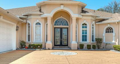 Pool & Lanai! Sophisticated Spring Hill Stay