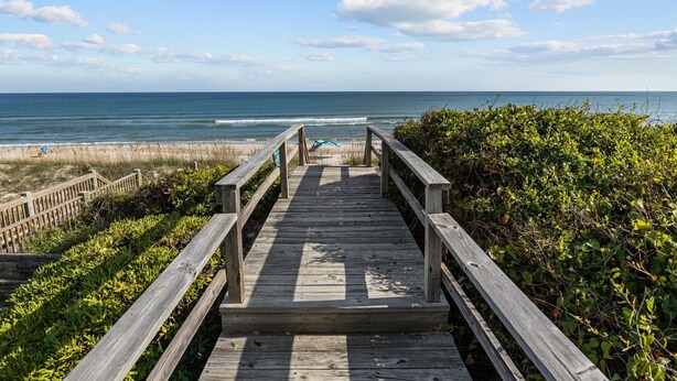 A wooden boardwalk leading to a beach with a clear view of the ocean. - Sandpiper Hideaway - Easy Beach Access (Indian Beach)