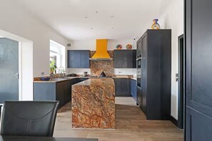Private kitchen - Large detached period house on the Harbourside (Bristol)