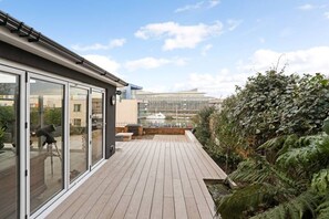 Terrace/patio - Large detached period house on the Harbourside (Bristol)