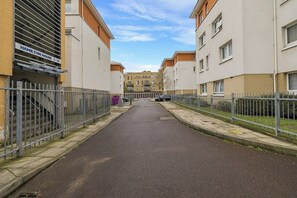 Property grounds - Modern 1-Bed Flat – Hamilton House, Bromley-by-Bow (London)