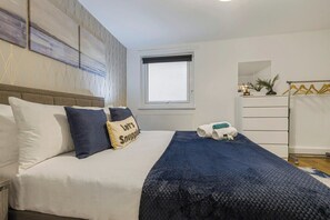 Iron/ironing board, WiFi, bed sheets - Modern 1-Bed Flat – Hamilton House, Bromley-by-Bow (London)