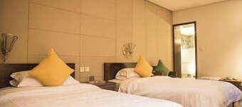 Langzhong Lijia Quadrangle Inn