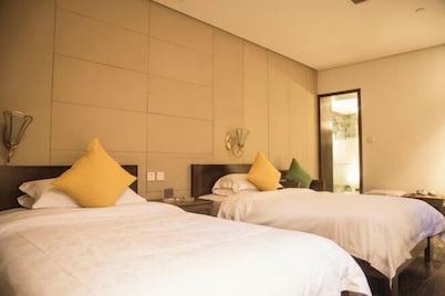 Langzhong Lijia Quadrangle Inn