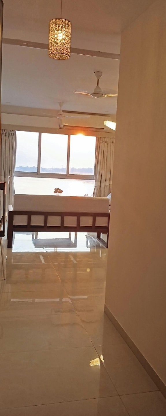 Panoramic Sea View Apartment 2bhk 950 Sq Feet - Mumbai