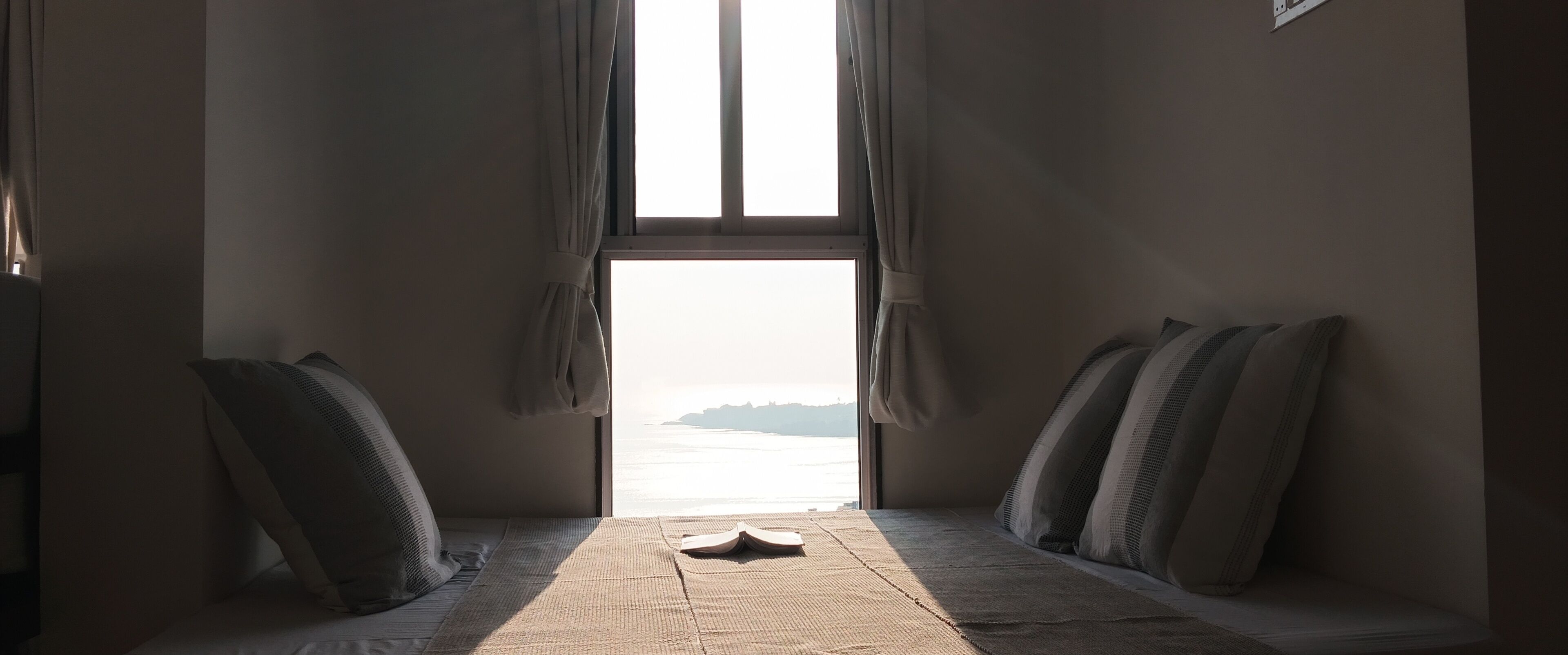 2 bedrooms, iron/ironing board, internet, bed sheets