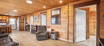 Beautiful 4 Bedroom Waterview Sunset Cottage
