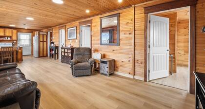 Beautiful 4 Bedroom Waterview Sunset Cottage