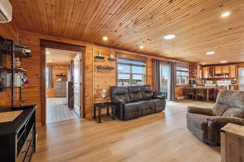 Beautiful 4 Bedroom Waterview Sunset Cottage