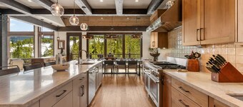 *Newly Built* Luxury Designed Ski-In/Out Estate