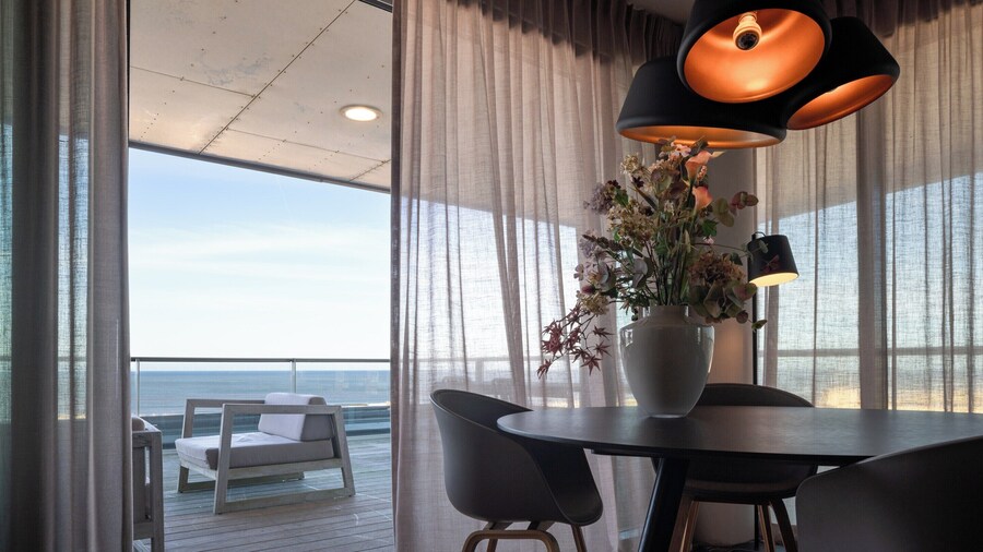 Luxury Seaview Apartment for 4