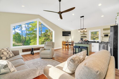 The Loft at Huron Shores, Golf Course Views & Relaxing Getaway
