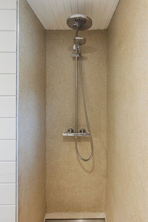 Shower, hair dryer, towels, toilet paper - Cosy Scandinavian chalet in the heart of nature - 6 pers, terrace, calm & disconnection (Büllingen)