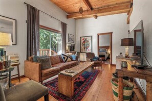 Living area - Deer Ranch, A Modern Redwood Sanctuary in Occidental (Occidental)