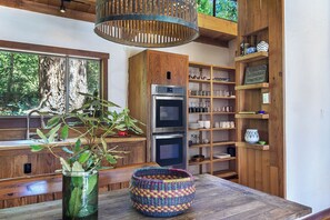 Private kitchen - Deer Ranch, A Modern Redwood Sanctuary in Occidental (Occidental)