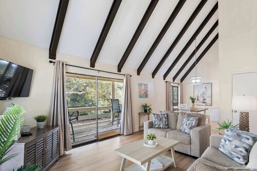 NEW! Adorable villa walking distance to the beach!