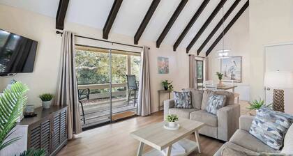 NEW! Adorable villa walking distance to the beach!