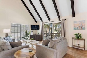TV - NEW! Adorable villa walking distance to the beach! (Miramar Beach)