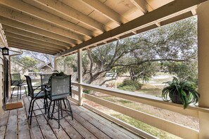 Terrace/patio - NEW! Adorable villa walking distance to the beach! (Miramar Beach)