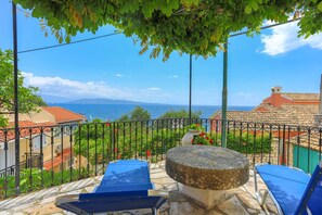 Outdoor dining - Anda Studio in Katavolos (Katavolos)