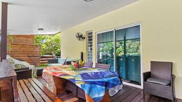 House, Private Pool | Outdoor dining