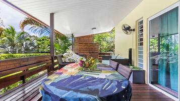 House, Private Pool | Outdoor dining