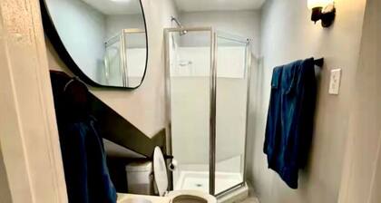 (H2) 2 Bdrm Apt Inner Harbor