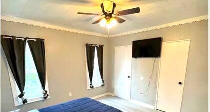(H2) 2 Bdrm Apt Inner Harbor