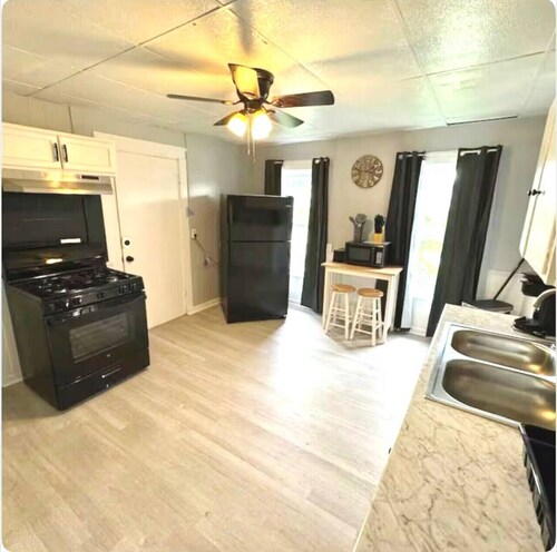 (H2) 2 Bdrm Apt Inner Harbor