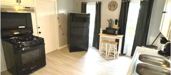 (H2) 2 Bdrm Apt Inner Harbor