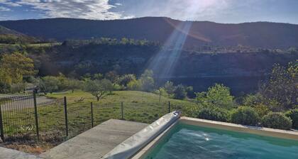 Quiet country house with private pool