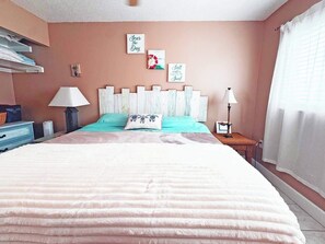Iron/ironing board, WiFi, bed sheets - Surf & Sand - 1 bedroom Suite (Cape Canaveral)