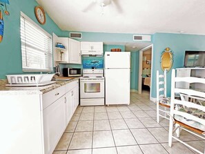 Fridge, microwave, oven, stovetop - Surf & Sand - 1 bedroom Suite (Cape Canaveral)