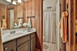 Hair dryer, towels - Pine Mountain Club Chalets - Offlake Three Bedroom #92 - Not Pet Friendly (Pine Mountain)